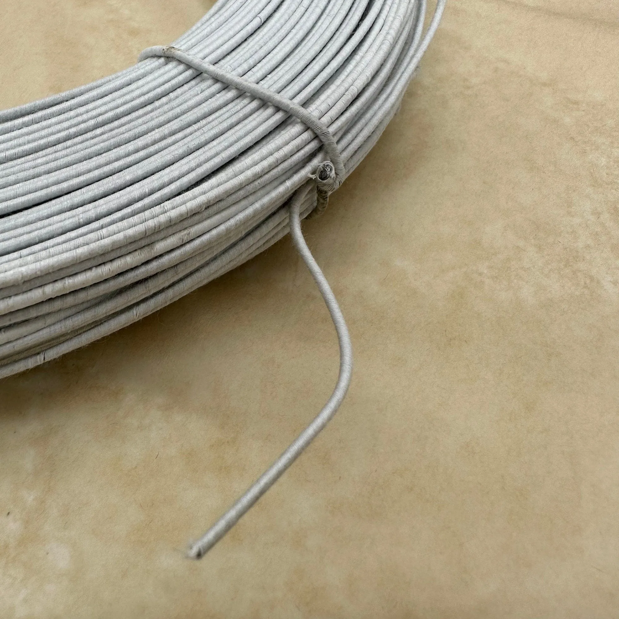 Extra firm cotton-covered metal millinery wire 10 m X 1,2 mm/16gouge